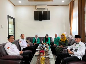 Kasubag TU Kemenag KP H. Syaiful Hadi, M.Pd.I. saat terima audiensi dari PC Fatayat NU KP, di Kantor Kemenag KP, Senin (15/6/2026)